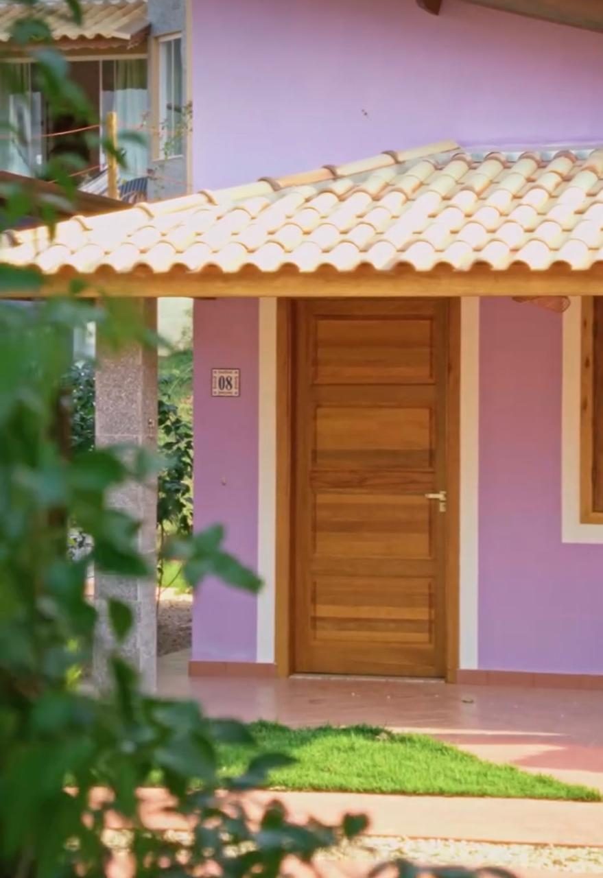 Entrada do Chalé Adaptado PCD com acesso plano e porta ampla